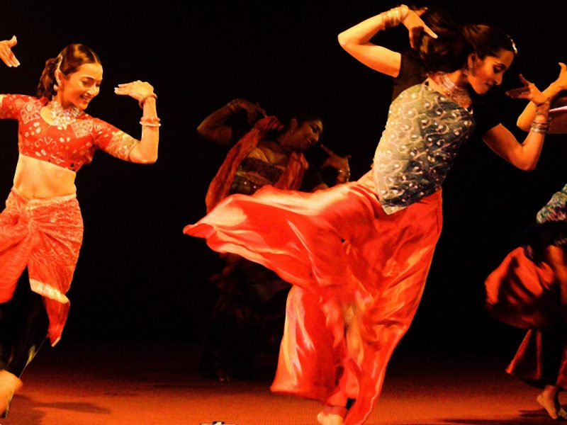 Danse orientale, cours dispensés par l'association Poissy Dance Center